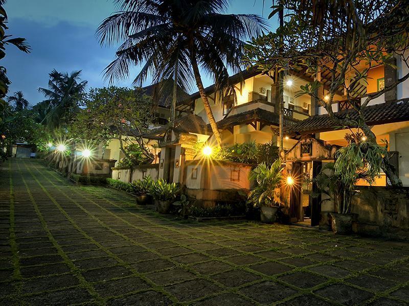Dewi Sinta Hotel&Restaurant By WizZeLa Tanah Lot Exterior foto